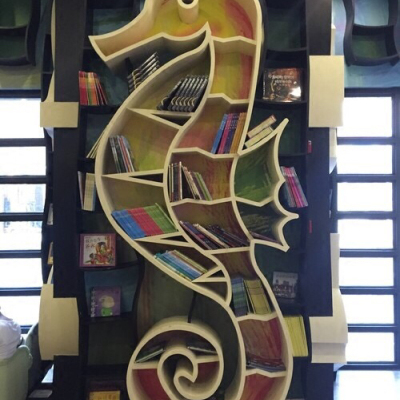 钟书阁儿童房图书馆创意书架海马动物壁架置物墙饰售楼处展厅实木